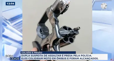 Imagem ilustrativa da notícia: Vídeo: dupla é presa após assalto e acidente com ônibus em Belém