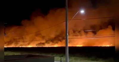 Incêndio de grandes proporções atinge vegetação em Xangri-Lá, RS; veja detalhes.