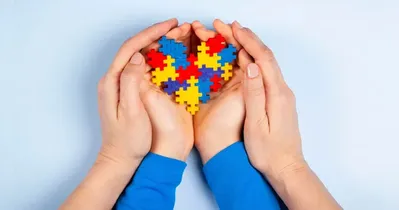 De acordo com o processo, o filho da trabalhadora apresenta atraso no desenvolvimento, dificuldades socioemocionais e necessita de acompanhamento terapêutico multidisciplinar.