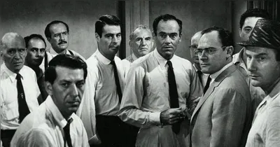 O Cinelex escolhe "12 Homens e uma Sentença" justamente por sua permanente atualidade. O pano de fundo do filme são as regras do Direito, da Justiça e do sistema, temas que ganham novos significados a cada época.
