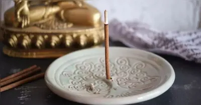 Aromas de incensos sãopoderosos e ajudam a atrair e intensificar a energia ndo amor.