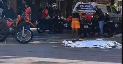Polícia Científica esteve no local para a retirada do corpo.