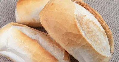 O pão francês velho pode ser reaproveitado de maneira crocante