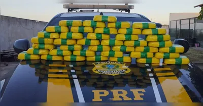 Os agentes realizavam uma ronda de rotina quando avistaram um veículo transitando em alta velocidade.