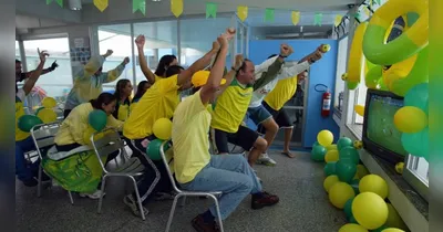 . Os dias de jogos da Seleção Brasileira não são considerados feriados nem pontos facultativos para a iniciativa privada.