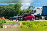 Acidente em Santa Maria do Pará destruiu a parte dianteira de dois veículos e provocou congestionamento na rodovia.