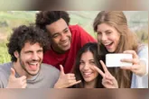 O horóscopo deste domingo aponta um dia de novas conexões, momentos de afeto e decisões importantes para os signos.