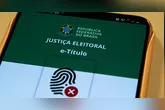 O e-Título pode ser baixado gratuitamente nas lojas de aplicativos Apple e Android