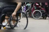 A proposta no Senado visa reconhecer pessoas com deficiência como idosas a partir dos 50 anos. Entenda os impactos e a necessidade de avaliação individual.
