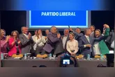 Flávio Bolsonaro oficializa Alfredo Gaspar como candidato a vice-presidente em sua chapa. Entenda os detalhes dessa escolha e suas implicações políticas.