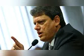 Em seu discurso, Tarcísio agradeceu à esposa, Cristiane Freitas, lembrou da batalha contra o câncer e destacou o início da carreira política ao lado de Jair Bolsonaro.