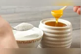 Tanto o mel quanto o açúcar refinado aumentam a ingestão de açúcares da dieta e podem contribuir para problemas de saúde.
