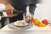 A programação reúne formações voltadas ao empreendedorismo, à gestão de negócios, à hospitalidade e às experiências sensoriais, associando técnicas da gastronomia contemporânea à valorização dos ingredientes e da cultura alimentar amazônica.