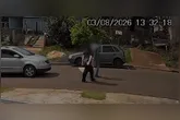 A vítima caminhava com o ex-companheiro na rua e pediu socorro para os ocupantes de um carro que estava logo atrás.