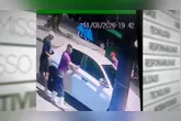 Três suspeitos renderam o motorista e fugiram no carro.