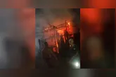Um incêndio devastador em Belém resultou na morte de um adolescente de 17 anos. Investigações estão em andamento para elucidar as causas.