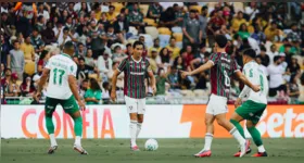 De virada e com gol nos acréscimos, o Fluminense venceu o Palmeiras por 3 a 2, neste sábado (15/08), no Maracanã, e encerrou um jejum de oito jogos sem vitória.