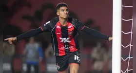 Vitória brilha na Copa do Brasil! Goleada por 4 a 0 sobre o Athletico-PR e classificação para as quartas.
