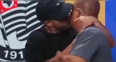 Imagem ilustrativa da notícia: VÍDEO: Marcelinho Carioca se irrita após receber selinho ao vivo