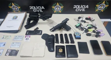 Imagem ilustrativa da notícia: Falso policial civil é preso com pistola e distintivo em restaurante no Rio