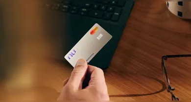 Imagem ilustrativa da notícia: Excesso de calote leva Nubank a negociar dívidas direto no app; veja como fazer