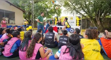 Imagem ilustrativa da notícia: Futebol ganha espaço na rotina de alunos de escola pública