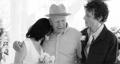 Imagem ilustrativa da notícia: Bruce Willis faz rara aparição no casamento da filha