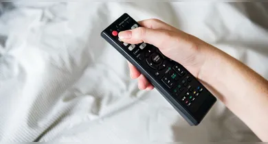 Imagem ilustrativa da notícia: Botão zero do controle remoto de tv esconde função pouco conhecida