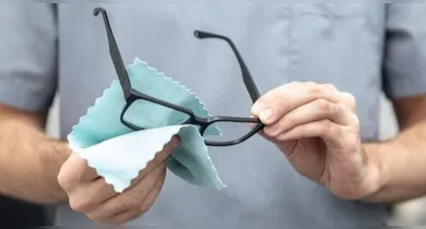 Imagem ilustrativa da notícia: Como limpar as lentes dos óculos sem riscar: veja o jeito certo