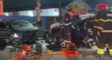 Imagem ilustrativa da notícia: Colisão entre carros na BR-316 deixa vítima presa às ferragens