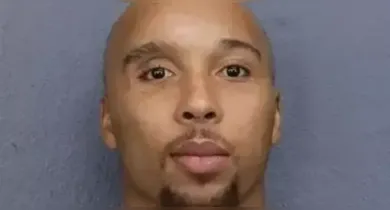 Imagem ilustrativa da notícia: Ex-jogador da NFL é preso após suspeita de ato sexual em shopping nos EUA