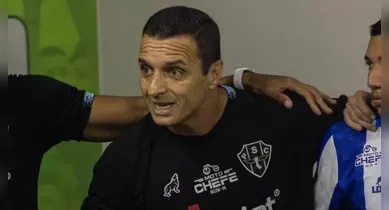 Imagem ilustrativa da notícia: "Dois ou três jogadores ainda estão dando problema", diz técnico do Paysandu