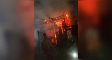 Imagem ilustrativa da notícia: Incêndio destrói casa e deixa adolescente morto em Belém