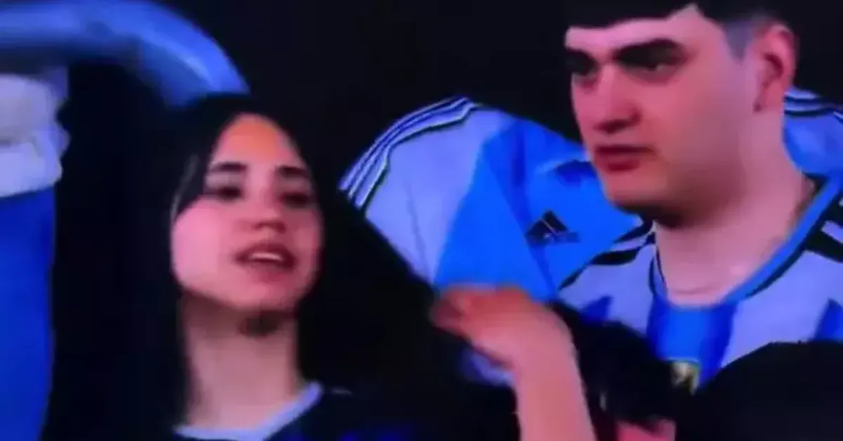 Imagem ilustrativa da notícia: Vídeo: casal viraliza durante despedida de Messi pela Argentina