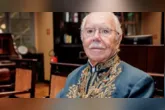 O ex-presidente José Sarney, de 96 anos, permanece internado em São Luís após cirurgia para tratar uma obstrução intestinal; quadro é considerado estável, segundo boletim médico.