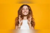Horóscopo de hoje (20/10) destaca os signos com perspectivas positivas no amor e no trabalho; confira as previsões astrológicas para esta terça-feira.