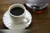 A cafeína atua bloqueando os receptores de adenosina