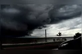 Chuva forte e risco de granizo atingem 6 estados do Brasil. Confira a previsão do tempo e os avisos do Inmet.