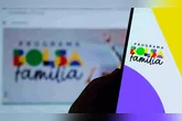 A descrição da assistência social como uma prisão contrasta com números reais sobre o programa.