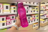 Para aproveitar as ofertas, o consumidor deve acessar a loja virtual da Tupperware, selecionar os produtos e informar o CEP para consultar as condições de entrega.