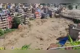 Das 332 pessoas mortas encontradas, 14  eram crianças.