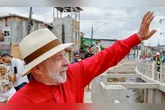 Lula concorre a releição contra o candidato Flávio Bolsonaro.