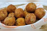 O bolinho feito com sardinha é um delicioso petisco, barato e fácil de fazer