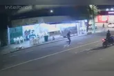 O suspeito agiu sozinho, mas na hora da fuga surgiu comparsa em motocicleta