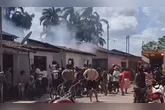 O incêndio logo se alastrou e destruiu a residência