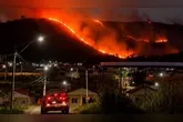 O fogo foi visto de longe e, por sorte, não atingiu casas e nem pessoas