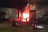 As chamas ocorreram durante a madrugada, que foram contidas pelos Bombeiros