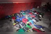 Os galos foram resgatados e os suspeitos detidos pelos homens