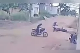 O homem foi executado em plena luz do dia e ainda teve a motocicleta levada pelos suspeitos
