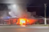Incêndio atingiu pelo menos cinco trailers de ambulantes na Praia do Caripi, em Barcarena